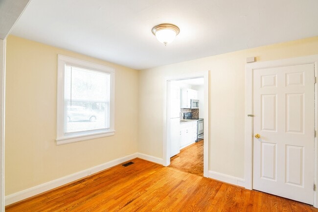 Building Photo - 2401 Vaulx Ln