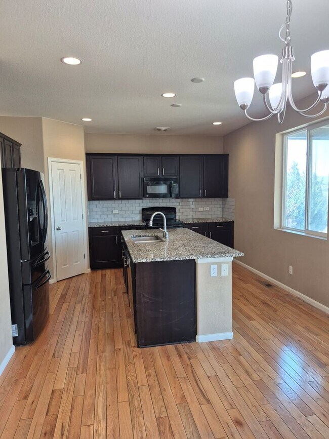 Foto del edificio - Spacious 5-Bed Home in Banning Lewis Ranch – Mountain Views