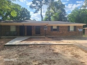 Building Photo - 2209 Wolf Ridge Rd