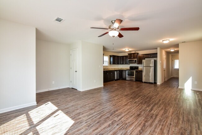 Foto del edificio - 6103 Ruth St SW