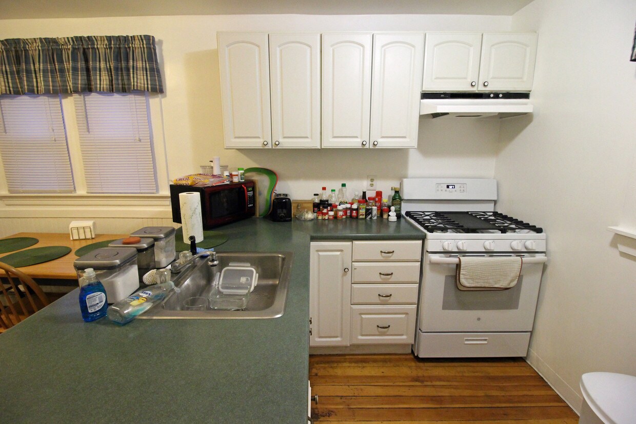 Primary Photo - 108 Highland St