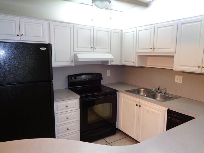 Foto del edificio - 253 S Cypress Rd