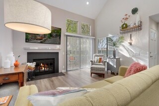 Foto del edificio - 3830 E Lakewood Parkway East