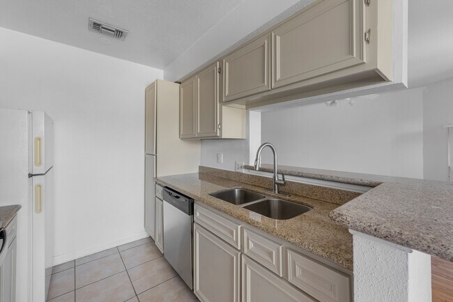 Foto del edificio - 18800 Egret Bay Blvd