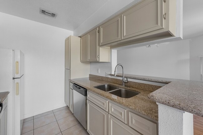 Building Photo - 18800 Egret Bay Blvd