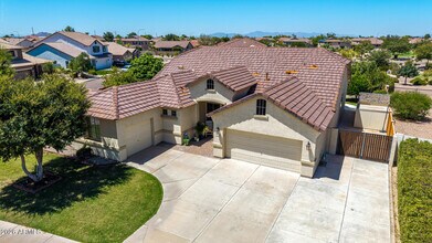 Building Photo - 2801 E Lindrick Dr