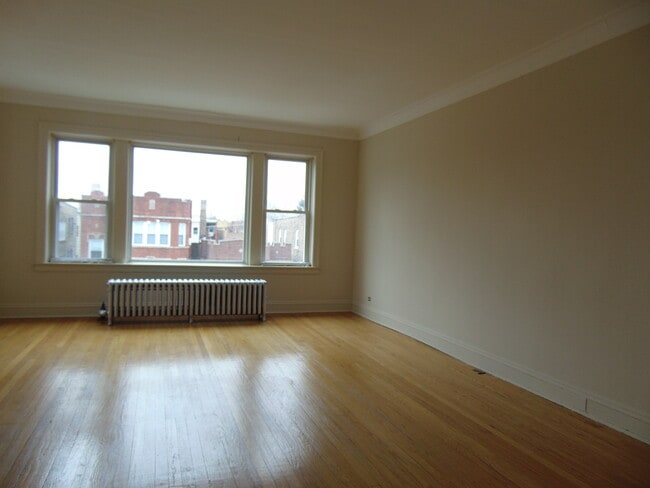 Foto del edificio - 8221 S Eberhart Ave