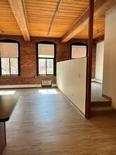 Building Photo - 45 Willow St