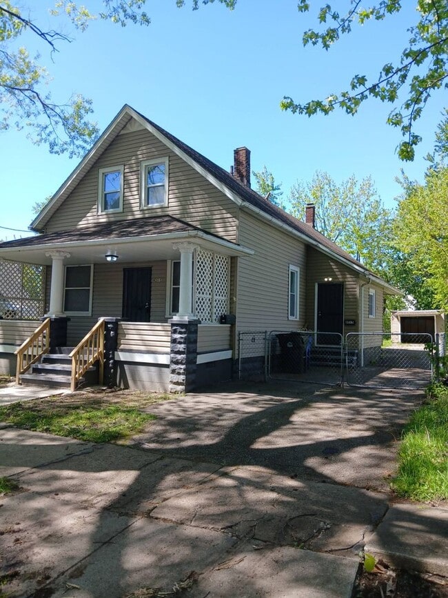 Building Photo - 6015 Hosmer Ave