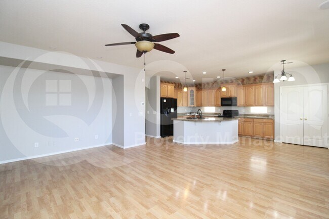 Foto del edificio - 1467 E Chestnut Ln
