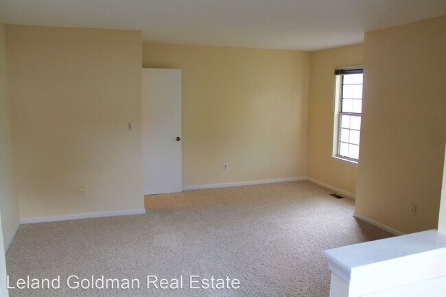 Building Photo - 2 br, 2.5 bath House - 5205 Daphne