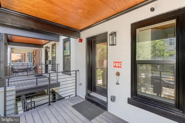 Foto del edificio - 722 Kenyon St NW