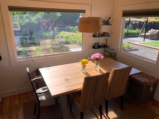 Foto del edificio - 3 Bed 2 Bath Single level Fenced