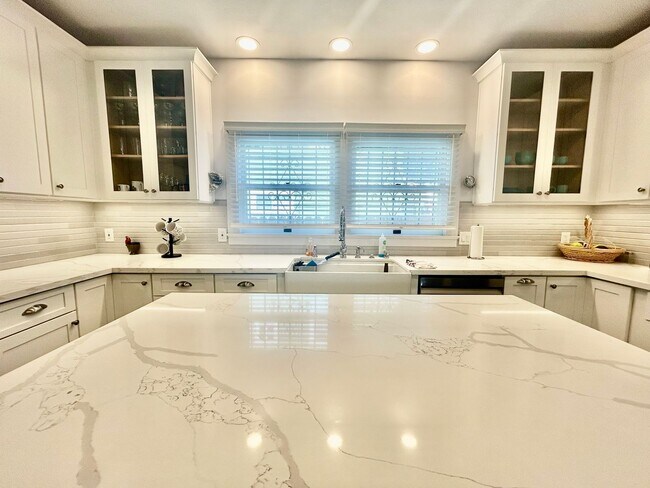 Foto del edificio - 4 Bedroom 3 Bath Near USC!