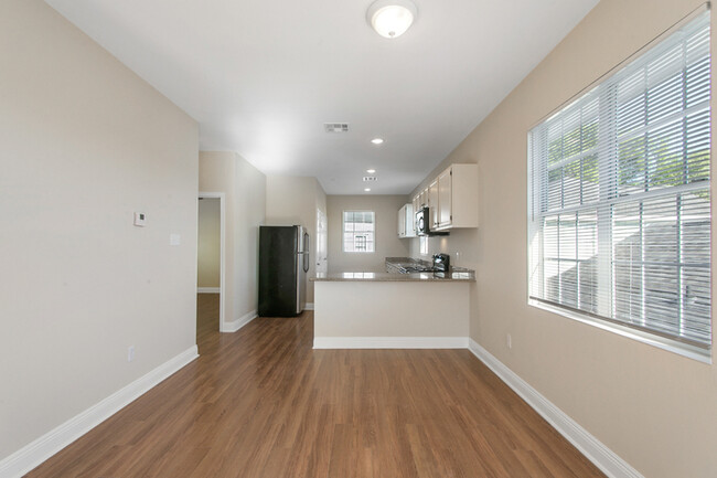 Building Photo - 407 N Tonti St
