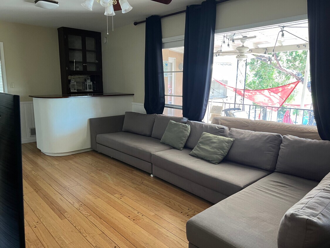 Foto principal - 14004 Mar Vista St
