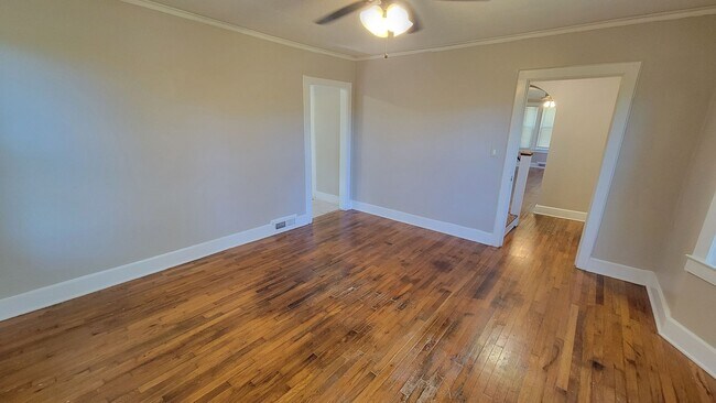 Foto del edificio - 3 Bed, 1.5 Bath Home Available in Greenville