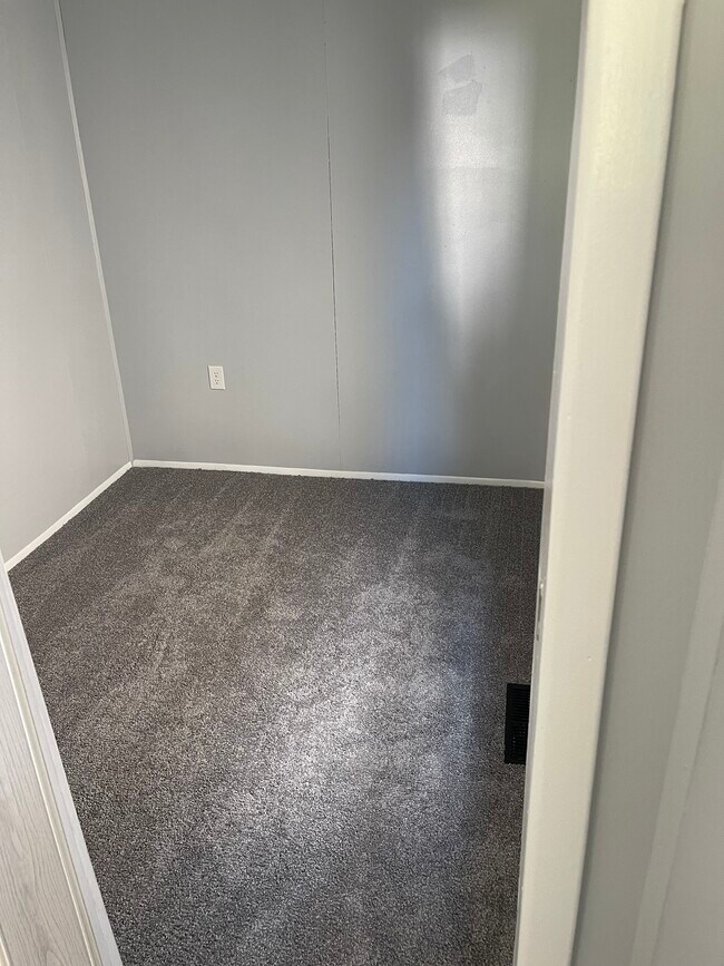 Dormitorio más pequeño en la planta baja - 424 Chestnut St