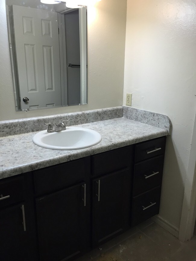Building Photo - Belleview Apartments