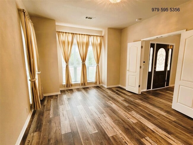 Foto del edificio - 8504 Young Ln