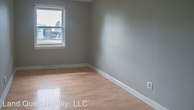 Building Photo - 4506 Victory Ave