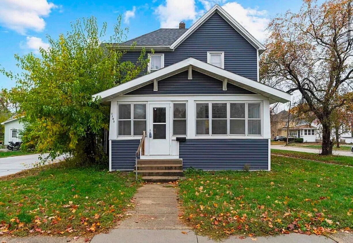Foto principal - HALF OFF FIRST MONTHS RENT SPECIAL 4 Bedro...