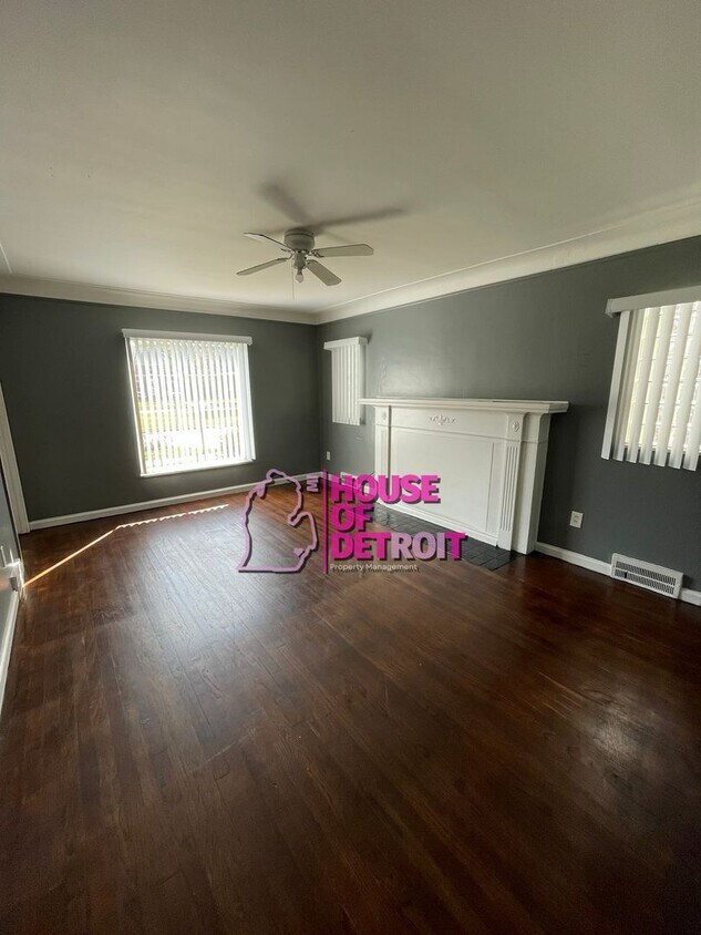 Primary Photo - 3 BEDROOM | 1 BATH | FREE PRE SCREEN