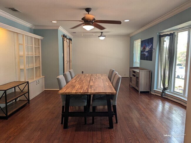 Foto del edificio - 1406 N Trail Dr