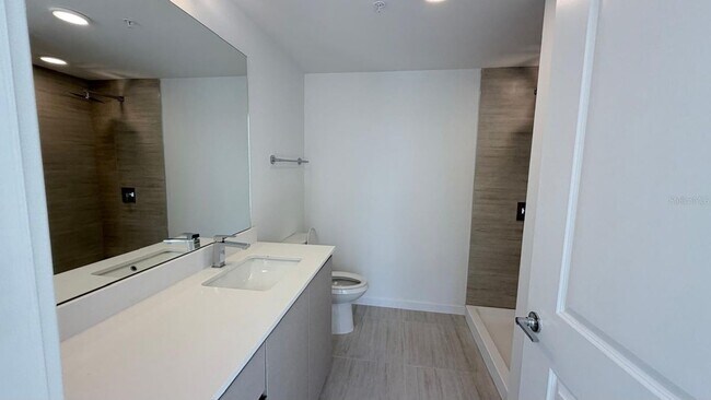 Foto del edificio - 5587 Millenia Park Blvd
