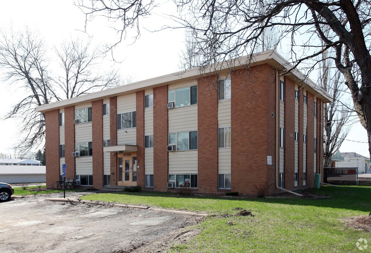 Foto principal - 2730 Winnetka Ave N