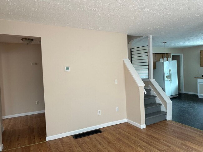Foto del edificio - Beautiful single family . You must see !!!