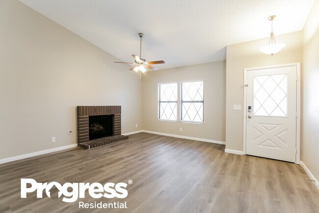 Foto del edificio - 4371 Satinwood Dr
