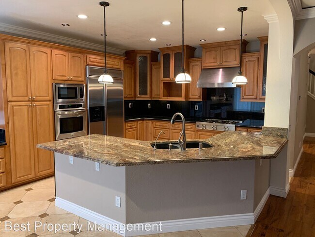 Building Photo - 5 br, 2.5 bath House - 3754 Sailboat Drive