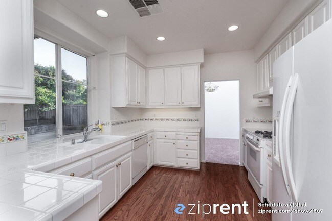 Building Photo - 1788 Ruus Ln