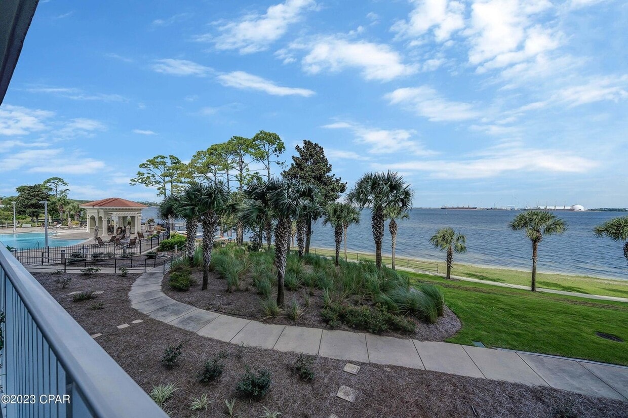 Primary Photo - 2400 Grandiflora Blvd