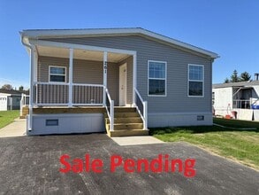 Building Photo - 261 Crestwood Dr