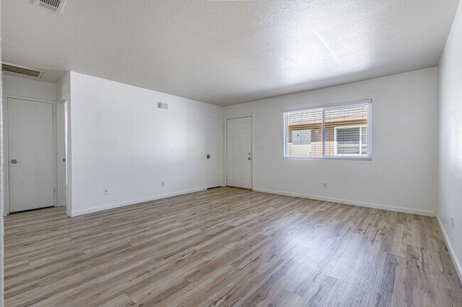 Building Photo - Almond Ave