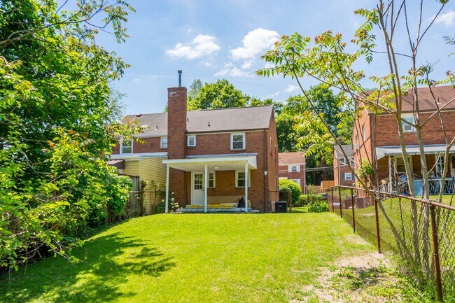 Foto del edificio - AVAILABLE OCT 1ST! DON'T MISS THIS RENOVAT...
