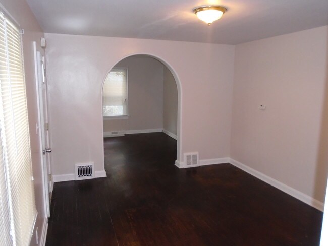 Foto del edificio - Spacey 2 bedroom home with basement