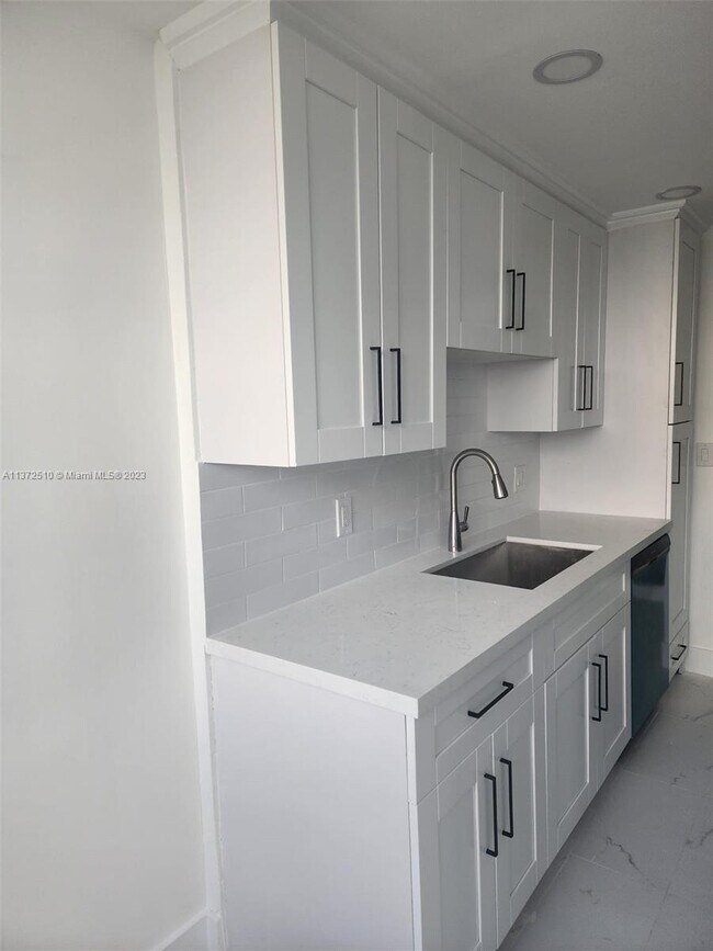 Foto del edificio - 1300 NE Miami Gardens Dr