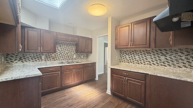 Foto del edificio - 8534 Addison Rd