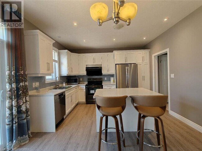 Building Photo - 233 Ladyslipper Dr
