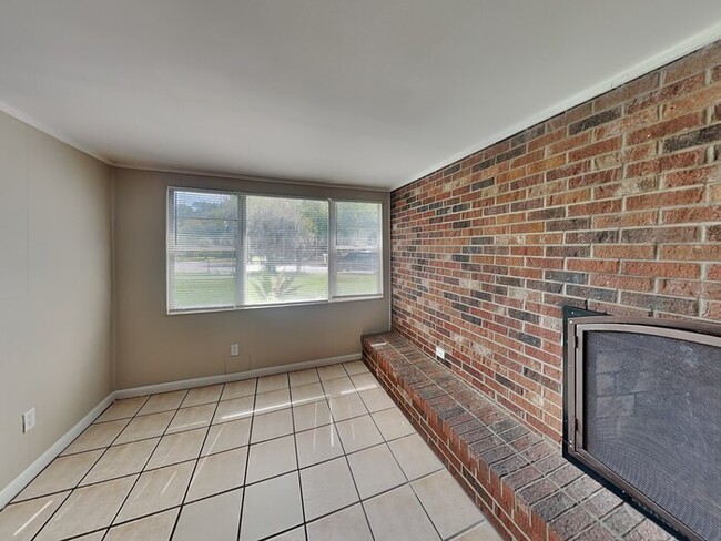 Building Photo - 6158 Verdes Rd