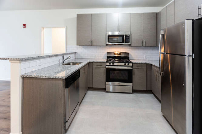 Modern kitchen - SS Adams Luxury Rentals