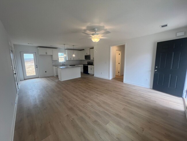 Building Photo - Newly built 3 bedroom 2 bathroom in East T...