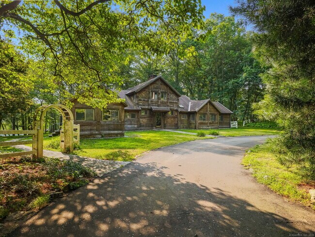 Foto del edificio - 3392 Huntington Rd