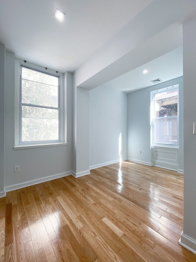 Building Photo - 1935 Chestnut Street, Unit 35-2R