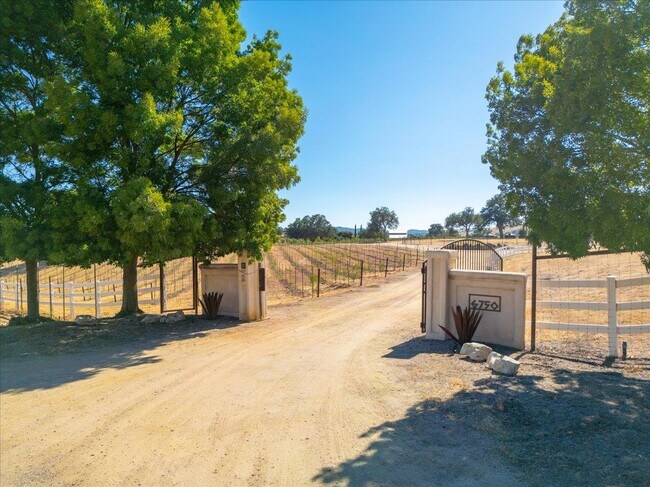 Foto del edificio - 6750 Golden Pheasant Ln