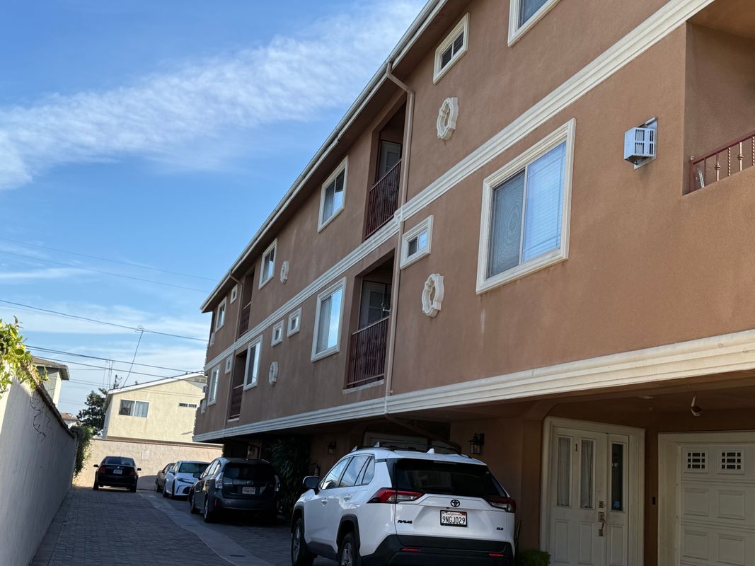 Foto del edificio - 1559 W 207th St