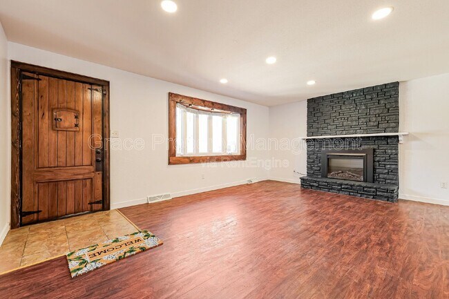 Photo - 287 Troy St House